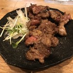 炭火屋10-10 - 牛タンのコロコロ焼きとかなんとか。歯切れが悪く普通。