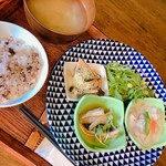 太陽ノ塔 別館 - 