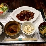 Teppan Dainingu Kaguwa - 特製ハンバーグステーキ　デミグラスソース＆きのこソテー