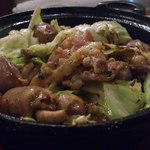 ワイン食堂 イナセヤ キッチン - 鳥ホルモン ガーリックアンチョビ キャベツ