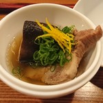 雨ノチ晴レル家 - 突き出しは天恵茹と豚･･･出汁が滅茶苦茶美味しい！