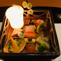せき根 - 八寸  大根のぼんぼり季節感を感じさせます。