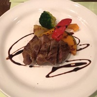 オステリア ガウダンテ 大阪駅前第4ビル店 - 肉料理：栗豚ロース肉のロースト バルサミコソース