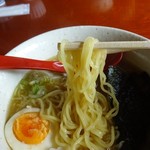 松鶴 - 麺は細麺ですね～