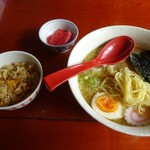 松鶴 - ナント！小炒飯とお漬物はサービス♪