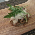 サラマンジェ ド ヨシノ - 珍しくアミューズで豚肉が・・玉ねぎソースでいただきます、トロトロ。
