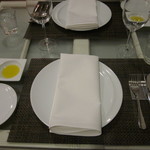 サラマンジェ ド ヨシノ - セッティング　カトラリー置きが変わっていました
