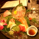 磯一 - ＜１１’９＞お刺身盛り合わせ。磯一さん自慢の名物磯盛り。ハーフサイズもあります。