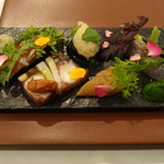 カーサ・デル・チーボ - 魚の前菜　左からサクラマス、タコマリネ、イカスミ、ニシン、サゴシ