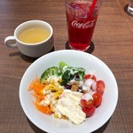 ナポリ・デ・ナポリ - サラダ／スープ／いちごジュース