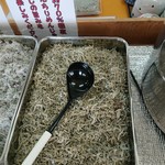 土佐角弘海産 - 水分を70％程飛ばした、天日干しの良さが強調されたちりめん(イカ、エビ等のチリメンモンスター入り)