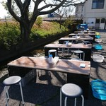 土佐角弘海産 - 外の飲食スペース