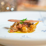 リストランテ ラ・バリック トウキョウ - 鴨のフォアグラのソテー ベネト産の白玉ねぎ、 赤ワインのソースのチップス