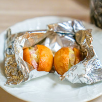 リストランテ ラ・バリック トウキョウ - 自家製パン、玉ねぎ、ベーコン