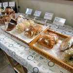 天然酵母・パン工房 みなみ風 - １個１個のパンが存在感があります