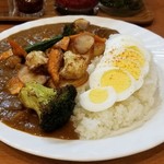 カレー屋 パクパクもりもり - 大吉カレー倍辛の小盛+野菜トッピング。