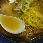 らーめん本丸 - 麺、アップ。