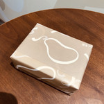 Kuuya - 品のある知的な包装紙に包まれたバッケイヂ(©︎MSSB氏）