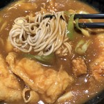 あいそ家 - 麺UP、油揚げがしっかり入っています。