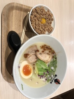 Chichanhompohakatanohanamidori - 鶏そぼろ丼のセット