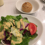 Steak＆Trattoria Carnesio - 201902ランチコースのパンとサラダ