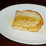 ロカール・ディ・チリエージョ - ガーリックトーストにオリーブオイルを添えて（2010年7月その1）