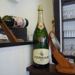 ロカール・ディ・チリエージョ - 店内の様子（2010年12月）