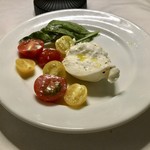 トラットリア グランボッカ - ブラータチーズ トマトとカプレーゼ