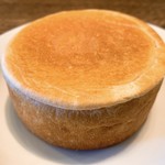 カフェ マメヒコ - マメヒコの円パン（リッチ）アップ