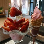 からこカフェ - 古都華パフェといちごミックスのソフトクリーム