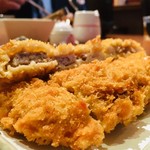 味蕾 - とんかつ定食 デミグラスソース味のとんかつ