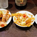 中華そば べんてん - つまみチャーシュー、お通し、辛味①