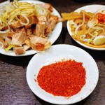 中華そば べんてん - つまみチャーシュー、お通し、辛味②