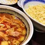 中華そば べんてん - つけ麺スープにつまみチャーシューとお通しのメンマ