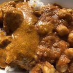 curry diningbar 笑夢 - バターチキンカリーとひよこ豆のカリー鱈出汁風味