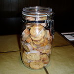 コリス - テーブルの上に置かれていたラスク