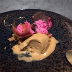 Ode - キャラメルリンゴの中には鮮やかなピンク色のビーツが♡キャラメルアイスはホロ苦で大人な味♡