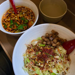 西安麺荘 秦唐記 - ビャンビャン麺のヨウポー麺850円と紅油水餃子380円