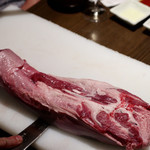 焼肉 大河 - 黒毛和牛の生タン調理