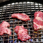 焼肉 大河 - めがね