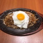 想夫恋 - 大盛り焼そば＋目玉焼き