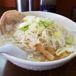 らーめん弁慶 門前仲町店 - しょうゆラーメン(デフォルト)にバタートッピング