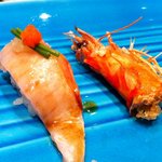 たつみ寿司 - 平目のえんがわと海老の頭の部分を軽く焼いていただきました♪