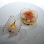 レフェルヴェソンス - 【蝶のさがしもの~カルダモン香る紅玉と発酵乳のアイスクリーム、ジャックローズのジュレとフイヤンティーヌ、ベコニアのお花】◎2011/11