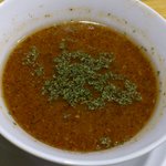 スパイシーつけ麺のスープ。