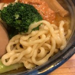 自家製麺 啜乱会 - 冬季限定 海老味噌ラーメン+チャーシュー+煮玉子
      の麺アップ