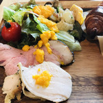 Straw - ☆江田島の甘みある野菜と分厚いローストビーフとチキン。