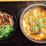 カルビ丼とスン豆腐専門店 韓丼 - ミニカルビ丼とスン豆腐(和牛スジ)のセット