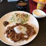 D-cafe - 本日のランチ 温玉のせ ルーカレー、800円