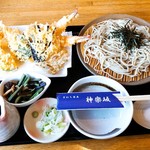 手打ち蕎麦 神楽坂 - 海老天そば        (￥1550)
            麺少なめ           (-￥100)
            トッピング 山菜(￥100)